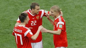 Russia's Alexander Golovin, left, is greeted by teammates Yuri Gazinsky, right, and Artyom Dzyuba the after scoring his side fifth goal agains Saudi Arabia during their group A match which opened the 2018 soccer World Cup at the Luzhniki stadium in Moscow. Get full score and updates of the FIFA World Cup 2018 opening match between Russia and Saudi Arabia here.(AP) Russia's Alexander Golovin, left, is greeted by teammates Yuri Gazinsky, right, and Artyom Dzyuba the after scoring his side fifth goal agains Saudi Arabia during their group A match which opened the 2018 soccer World Cup at the Luzhniki stadium in Moscow. Get full score and updates of the FIFA World Cup 2018 opening match between Russia and Saudi Arabia here.(AP)