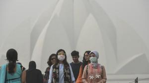 New Delhi, India - Nov. 7, 2017: Foreign tourists wearing masks as they visit Lotus Temple on a smoggy morning, in New Delhi, India, on Tuesday, November 7, 2017. The national capital’s air quality dipped to ‘severe’ with Tuesday morning beginning on a hazy note. Reports from Haryana and Punjab also indicated similar smog-like conditions. (Photo by Burhaan Kinu/ Hindustan Times)(Burhaan Kinu/HT PHOTO) New Delhi, India - Nov. 7, 2017: Foreign tourists wearing masks as they visit Lotus Temple on a smoggy morning, in New Delhi, India, on Tuesday, November 7, 2017. The national capital’s air quality dipped to ‘severe’ with Tuesday morning beginning on a hazy note. Reports from Haryana and Punjab also indicated similar smog-like conditions. (Photo by Burhaan Kinu/ Hindustan Times)(Burhaan Kinu/HT PHOTO)