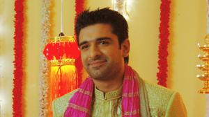 Actor Eijaz Khan is going to give away his unused clothes away to the needy on Eid. Actor Eijaz Khan is going to give away his unused clothes away to the needy on Eid.
