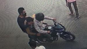 Photo of the three suspects who killed journalist Shujaat Bukhari, released by Jammu and Kashmir Police.(PTI) Photo of the three suspects who killed journalist Shujaat Bukhari, released by Jammu and Kashmir Police.(PTI)