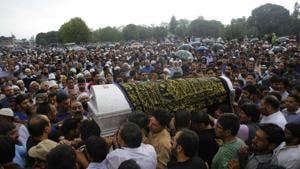 Funeral procession of veteran journalist Shujaat Bukhari, who was laid to rest in his ancestral village in Kreeri a day after he was shot dead outside his office in Srinagar.(Waseem Andrabi/HT Photo) Funeral procession of veteran journalist Shujaat Bukhari, who was laid to rest in his ancestral village in Kreeri a day after he was shot dead outside his office in Srinagar.(Waseem Andrabi/HT Photo)