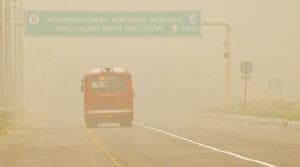 The air quality index (AQI) on Thursday went beyond the severe limit of 500 to 575.(HT Photo)
