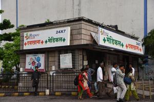 Re1 clinic at Vashi shuts on Friday.(HBachchan Kumar/HT) Re1 clinic at Vashi shuts on Friday.(HBachchan Kumar/HT)