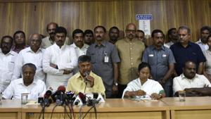 Chief ministers Pinarayi Vijayan (Kerala), N Chandrababu Naidu (Andhra Pradesh), Mamata Banerjee (West Bengal) and HD Kumaraswamy (Karnataka) hold a press conference expressing their solidarity with Delhi CM Arvind Kejriwal, in New Delhi on Saturday.(Sanchit Khanna/HT Photo) Chief ministers Pinarayi Vijayan (Kerala), N Chandrababu Naidu (Andhra Pradesh), Mamata Banerjee (West Bengal) and HD Kumaraswamy (Karnataka) hold a press conference expressing their solidarity with Delhi CM Arvind Kejriwal, in New Delhi on Saturday.(Sanchit Khanna/HT Photo)