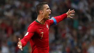 Get highlights of Portugal vs Spain, FIFA World Cup 2018 here. Cristiano Ronaldo scored a hat-trick as Portugal played out a thrilling 3-3 draw vs Spain in their Group B match on Friday.(REUTERS) Get highlights of Portugal vs Spain, FIFA World Cup 2018 here. Cristiano Ronaldo scored a hat-trick as Portugal played out a thrilling 3-3 draw vs Spain in their Group B match on Friday.(REUTERS)