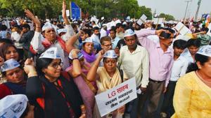 Aam Aadmi Party workers gather before the Mandhi House Metro station in central Delhi ahead of their march to Prime Minister Narendra Modi’s residence.(Raj K Raj/ HT Photo) Aam Aadmi Party workers gather before the Mandhi House Metro station in central Delhi ahead of their march to Prime Minister Narendra Modi’s residence.(Raj K Raj/ HT Photo)
