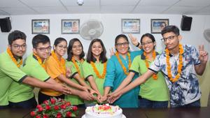 Students celebrate on their success in AIIMS 2018 at ALLEN Jaipur Centre on Monday.(HT PHOTO) Students celebrate on their success in AIIMS 2018 at ALLEN Jaipur Centre on Monday.(HT PHOTO)