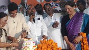 Hem Arya (second from right) joins Congress party in Haldwani on Tuesday.(HT Photo) Hem Arya (second from right) joins Congress party in Haldwani on Tuesday.(HT Photo)