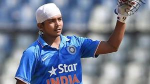 Opener Prithvi Shaw and Mayank Agarwal took a second string Leicestershire attack to cleaners as India A piled up a mammoth 458 for 4 in the second warm-up game ahead of the tri-nation A series contest.(PTI) Opener Prithvi Shaw and Mayank Agarwal took a second string Leicestershire attack to cleaners as India A piled up a mammoth 458 for 4 in the second warm-up game ahead of the tri-nation A series contest.(PTI)