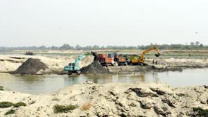 Even as police probe has not established it yet, many locals allege the sand mafia has political backing.(HT File) Even as police probe has not established it yet, many locals allege the sand mafia has political backing.(HT File)