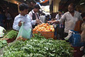 The APMC vegetable market in Navi Mumbai.(HT Photo) The APMC vegetable market in Navi Mumbai.(HT Photo)