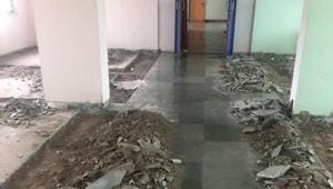 The construction has caused inconvenience to students.(HT Photo) The construction has caused inconvenience to students.(HT Photo)