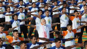 Prime Minister Narendra Modi performs yoga on International Yoga Day in Dehradun in Uttarakhand on Thursday.(Reuters) Prime Minister Narendra Modi performs yoga on International Yoga Day in Dehradun in Uttarakhand on Thursday.(Reuters)