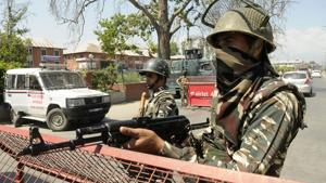 Security was tightened following the shutdown call in Kashmir Valley by separatists.(Waseem Andrabi / HT Photo) Security was tightened following the shutdown call in Kashmir Valley by separatists.(Waseem Andrabi / HT Photo)