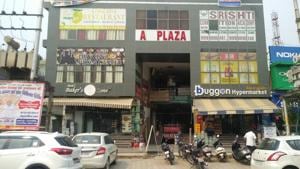 The woman was attacked near the shop she worked at inside AK Plaza in Greater Noida, on Friday morning.(HT Photo) The woman was attacked near the shop she worked at inside AK Plaza in Greater Noida, on Friday morning.(HT Photo)