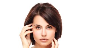 Apply conditioner to the hair tips to restore the natural conditioning in your hair, as during monsoon, the scalp becomes oily.(Getty Images/iStockphoto) Apply conditioner to the hair tips to restore the natural conditioning in your hair, as during monsoon, the scalp becomes oily.(Getty Images/iStockphoto)