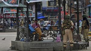 Security personnel stand guard at Lal Chowk in Srinagar on Tuesday after the BJP decided to pull out of its ruling alliance with the PDP in Jammu and Kashmir.(PTI Photo) Security personnel stand guard at Lal Chowk in Srinagar on Tuesday after the BJP decided to pull out of its ruling alliance with the PDP in Jammu and Kashmir.(PTI Photo)