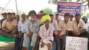 Villagers sit on hunger strike demanding school be upgraded.(HT PHOTO) Villagers sit on hunger strike demanding school be upgraded.(HT PHOTO)