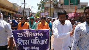 Police reports from the districts say dissent is brewing across Chhattisgarh and now family members of the disgruntled policemen are coming out on the streets and many from the Bastar and Sarguja region are reportedly planning to attend Monday’s rally in the state capital.(HT Photo) Police reports from the districts say dissent is brewing across Chhattisgarh and now family members of the disgruntled policemen are coming out on the streets and many from the Bastar and Sarguja region are reportedly planning to attend Monday’s rally in the state capital.(HT Photo)