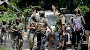 Army soldiers outside a house where militants were hiding during an encounter involving Hizbul Mujahideen commanders at Awneera in Shopian district of south Kashmir.(PTI File Photo/Representative Image) Army soldiers outside a house where militants were hiding during an encounter involving Hizbul Mujahideen commanders at Awneera in Shopian district of south Kashmir.(PTI File Photo/Representative Image)