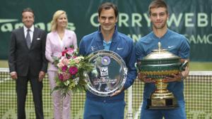 Croatia's Borna Coric (R) and Switzerland's Roger Federer (L) pose with the trophies during the winners ceremony at the Gerry Weber Open ATP tennis tournament in Halle, Germany, on Sunday.(AP) Croatia's Borna Coric (R) and Switzerland's Roger Federer (L) pose with the trophies during the winners ceremony at the Gerry Weber Open ATP tennis tournament in Halle, Germany, on Sunday.(AP)