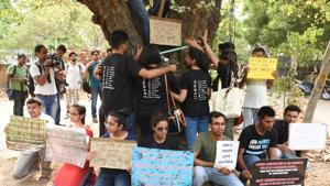 People hold placards as they protest against the cutting of trees at Sarojini Nagar in New Delhi, on Sunday.(Sonu Mehta/HT Photo) People hold placards as they protest against the cutting of trees at Sarojini Nagar in New Delhi, on Sunday.(Sonu Mehta/HT Photo)