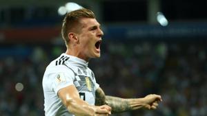 Toni Kroos scored a goal in the 95th minute as Germany stayed alive in the FIFA World Cup 2018 with a brilliant 2-1 win over Sweden.(REUTERS) Toni Kroos scored a goal in the 95th minute as Germany stayed alive in the FIFA World Cup 2018 with a brilliant 2-1 win over Sweden.(REUTERS)