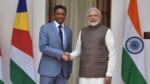 Prime Minister Narendra Modi welcomes Seychelles President Danny Antoine Rollen Faure at Hyderbad House in New Delhi.(@MEAIndia/Twitter) Prime Minister Narendra Modi welcomes Seychelles President Danny Antoine Rollen Faure at Hyderbad House in New Delhi.(@MEAIndia/Twitter)
