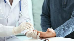 Prediabetic symptoms: Experts say that if you don’t take care, prediabetic can lead to Type 2 diabetes in less than 10 years.(Shutterstock) Prediabetic symptoms: Experts say that if you don’t take care, prediabetic can lead to Type 2 diabetes in less than 10 years.(Shutterstock)