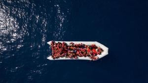 At first a group of 97 migrants was rescued off the Libya coast, while the second operation brought 361 migrants -- including 88 women and 44 children -- ashore and late in the evening a final group of 490 migrants was rescued.(Representative image/AP) At first a group of 97 migrants was rescued off the Libya coast, while the second operation brought 361 migrants -- including 88 women and 44 children -- ashore and late in the evening a final group of 490 migrants was rescued.(Representative image/AP)