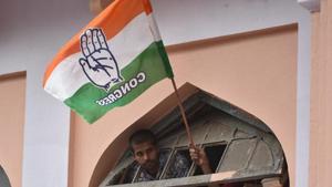 It’s to be seen whether the Congress has frittered away its credibility among other non-BJP parties by deciding to fence-sit in the AAP versus the BJP stand-off in Delhi in the run-up to the 2019 parliamentary elections(Arijit Sen/HT Photo) It’s to be seen whether the Congress has frittered away its credibility among other non-BJP parties by deciding to fence-sit in the AAP versus the BJP stand-off in Delhi in the run-up to the 2019 parliamentary elections(Arijit Sen/HT Photo)