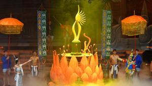 Thai performers in traditional costume present the opening act during the IIFA Awards of the 19th International Indian Film Academy (IIFA) festival at the Siam Niramit Theatre in Bangkok.(AFP) Thai performers in traditional costume present the opening act during the IIFA Awards of the 19th International Indian Film Academy (IIFA) festival at the Siam Niramit Theatre in Bangkok.(AFP)