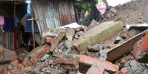 Kiran Ghaywat was buried in the debris at Ulhasnagar, while his 40-year-old uncle Suryakant was rescued by other residents.(Rishikesh Choudhary/HT Photo) Kiran Ghaywat was buried in the debris at Ulhasnagar, while his 40-year-old uncle Suryakant was rescued by other residents.(Rishikesh Choudhary/HT Photo)
