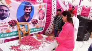 BJP leader Priyanka Chaudhary at a ceremony held to pay tribute to slain gangster Anandpal in Barmer.(HT) BJP leader Priyanka Chaudhary at a ceremony held to pay tribute to slain gangster Anandpal in Barmer.(HT)