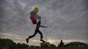 A Balloon seller enjoying in a cloudy weather at connaught place in New Delhi.(HT File Photo) A Balloon seller enjoying in a cloudy weather at connaught place in New Delhi.(HT File Photo)