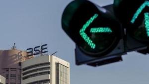 A traffic signal stands illuminated next to the Bombay Stock Exchange (BSE) building in Mumbai.(Dhiraj Singh/Bloomberg) A traffic signal stands illuminated next to the Bombay Stock Exchange (BSE) building in Mumbai.(Dhiraj Singh/Bloomberg)