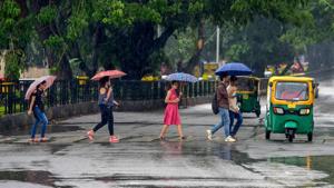 After the incessant rains that lashed till last week took a break, it poured again in the coastal regions of Karnataka on Tuesday.(PTI) After the incessant rains that lashed till last week took a break, it poured again in the coastal regions of Karnataka on Tuesday.(PTI)