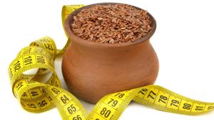 Weight loss superfood: Include 2-4 tablespoons of flaxseeds in your diet every day to reach your fitness goals faster.(Shutterstock) Weight loss superfood: Include 2-4 tablespoons of flaxseeds in your diet every day to reach your fitness goals faster.(Shutterstock)