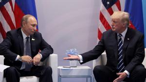 U.S. President Donald Trump meets with Russian President Vladimir Putin during their bilateral meeting at the G20 summit in Hamburg, Germany, July 7, 2017.(Reuters Photo) U.S. President Donald Trump meets with Russian President Vladimir Putin during their bilateral meeting at the G20 summit in Hamburg, Germany, July 7, 2017.(Reuters Photo)