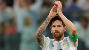 Lionel Messi’s Argentina beat Nigeria 2-1 to qualify for the pre-quarterfinals of FIFA World Cup 2018.(REUTERS) Lionel Messi’s Argentina beat Nigeria 2-1 to qualify for the pre-quarterfinals of FIFA World Cup 2018.(REUTERS)