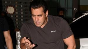 Actor Salman Khan arrives at the Eid party organised by his sister Arpita Khan, in Mumbai.(IANS) Actor Salman Khan arrives at the Eid party organised by his sister Arpita Khan, in Mumbai.(IANS)