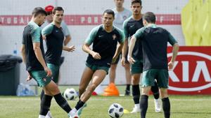 Portugal's Cristiano Ronaldo, centre, attends a training session ahead of their 2018 FIFA World Cup game against Uruguay on Saturday.(AP) Portugal's Cristiano Ronaldo, centre, attends a training session ahead of their 2018 FIFA World Cup game against Uruguay on Saturday.(AP)