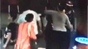 Security camera footage shows Andrea Hewitt (right, in grey) moments after she hit a man (in white), who turned out to be singer Ankit Tiwari’s father Raj Kumar, in a mall in Mumbai.(Videograb) Security camera footage shows Andrea Hewitt (right, in grey) moments after she hit a man (in white), who turned out to be singer Ankit Tiwari’s father Raj Kumar, in a mall in Mumbai.(Videograb)