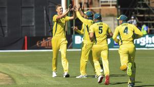 Australia’s Billy Stanlake, left, celebrates with teammates the wicket of Pakistan’s Shoaib Malik during their T20 match at Harare Sports Club, Monday, July 2, 2018.(AP) Australia’s Billy Stanlake, left, celebrates with teammates the wicket of Pakistan’s Shoaib Malik during their T20 match at Harare Sports Club, Monday, July 2, 2018.(AP)