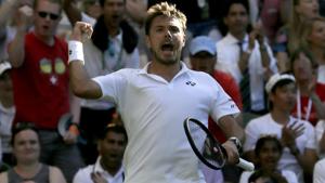 Stan Wawrinka celebrates after winning his match against Grigor Dimitrov at Wimbledon on Monday.(AP) Stan Wawrinka celebrates after winning his match against Grigor Dimitrov at Wimbledon on Monday.(AP)