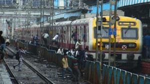 Commuters stranded at Borivali station due after a bridge collapsed at Andheri in Mumbai.(Pramod Thakur/HT File Photo) Commuters stranded at Borivali station due after a bridge collapsed at Andheri in Mumbai.(Pramod Thakur/HT File Photo)