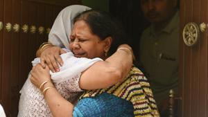 Relatives mourn outside the house, where eleven members of a family were found dead inside their home in north Delhi’s Sant Nagar near Burari on Sunday morning.(Raj K Raj/HT PHOTO) Relatives mourn outside the house, where eleven members of a family were found dead inside their home in north Delhi’s Sant Nagar near Burari on Sunday morning.(Raj K Raj/HT PHOTO)