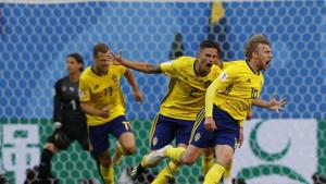 Get highlights of Sweden vs Switzerland, FIFA World Cup 2018 Round of 16 match here. Emil Forsberg scored the winner as Sweden edged out Switzerland to advance through to the quarters.(AP) Get highlights of Sweden vs Switzerland, FIFA World Cup 2018 Round of 16 match here. Emil Forsberg scored the winner as Sweden edged out Switzerland to advance through to the quarters.(AP)