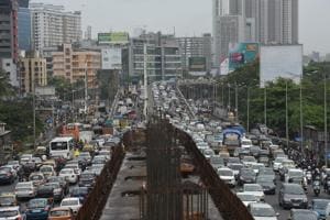 Traffic on the Western Express Highway on Wednesday morning.(Satyabrata Tripathy/HT Photo) Traffic on the Western Express Highway on Wednesday morning.(Satyabrata Tripathy/HT Photo)