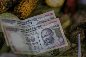 Selling of the US dollar by exporters and banks and a higher opening in the domestic equity market influenced the rupee uptrend, forex dealers said.(Bloomberg) Selling of the US dollar by exporters and banks and a higher opening in the domestic equity market influenced the rupee uptrend, forex dealers said.(Bloomberg)